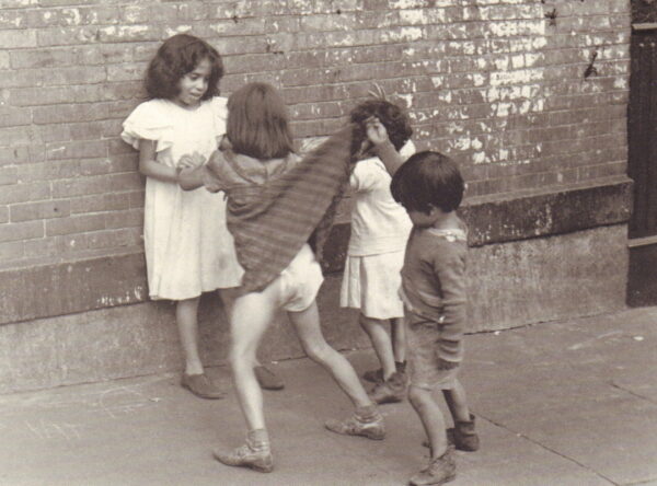 LEVITT, Helen.  A Way of Seeing. - Image 5