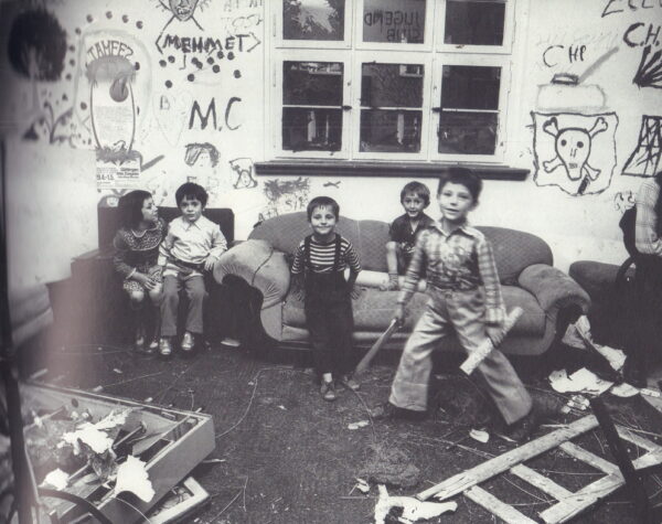 RAMBOW, Gunter and others.  ....das sind eben alles.  Bilder der Strasse.  Die Fotoaktion als Sozialer Eingriff Eine Dokumentation. - Image 7
