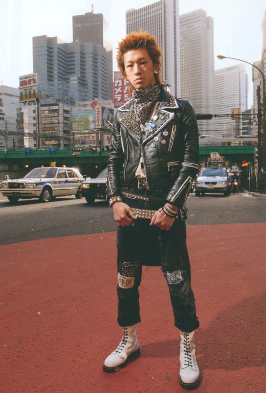 van der EB, Taco. Life is Confusing: Tokyo Interviews. - Image 5