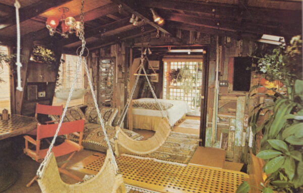 DENNIS, Ben and Betsy CASE.  Houseboat: Reflections of North America's Floating Homes...History, Architecture, and Lifestyles. - Image 2