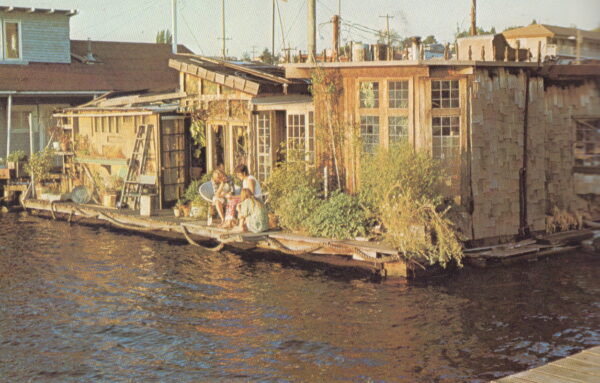 DENNIS, Ben and Betsy CASE.  Houseboat: Reflections of North America's Floating Homes...History, Architecture, and Lifestyles. - Image 5
