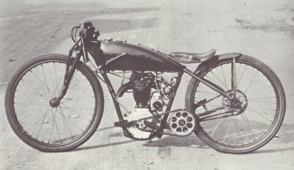 SUCHER, Harry V.  Harley-Davidson: The Milwaukee Marvel. - Image 6