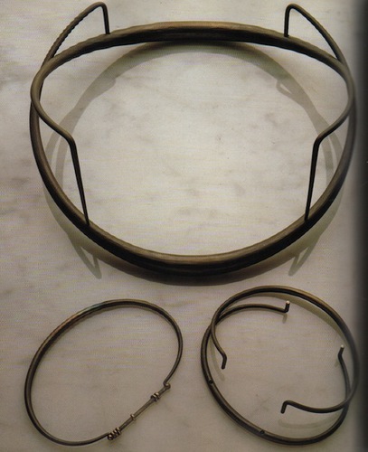 DORMER, Peter and TURNER, Ralph. The New Jewelry: Trends and Traditions.