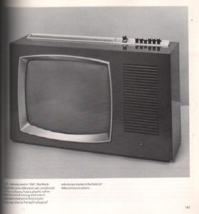 HARRIS, Joanne, Sarah HYDE and Greg SMITH. 1966 and all that: Design and the consumer in Britain 1960-1969.