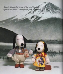 SCHULZ, Charles M. Snoopy Around the World.