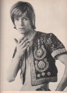 PLAUMANN, Klaus. The BeatAge: Die frühen Tage des Rock in Deutschland und Großbritannien.
