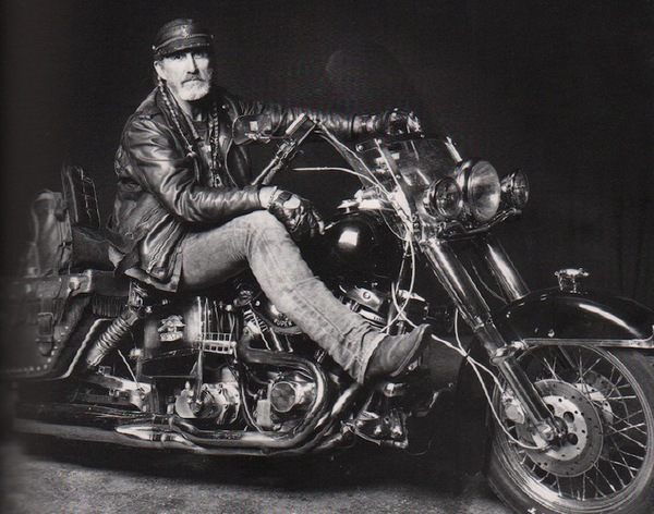 VERMES, Philippe. Straigntening Out the Corners: Portraits of American Bikers and their Bikes.