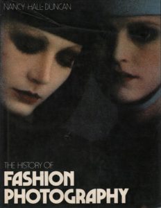 HALL-DUNCAN, Nancy. The History of Fashion Photography.