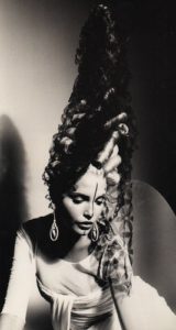 COLLINS, Amy Fine. Hair Style.