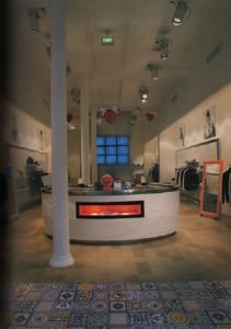 YOSHIDA, Tsunehiko. World Shops & Fashion Boutiques: 52 Oustanding Fashion Boutiques and Speciality Stores.