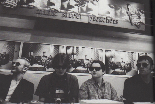 IKEDA, Mitch. Forever Delayed.  Photographs of the Manic Street Preachers.