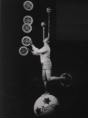 ZIETHEN, Karl-Heinz and Andrew ALLEN. Juggling the art and