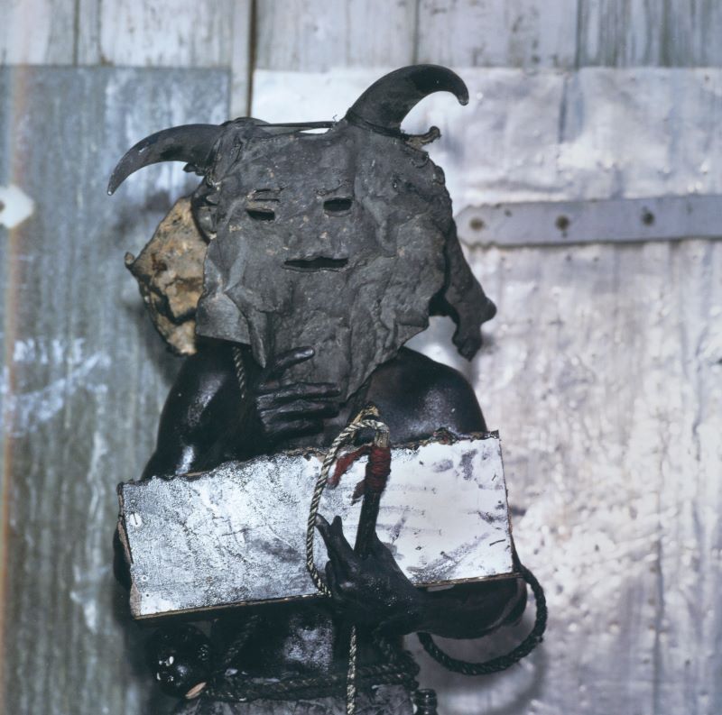 GALEMBO, Phyllis. Maske. - Image 4