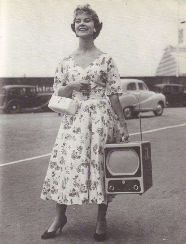 McDERMOTT, Catherine.  Street Style: British Design in the 80s. - Image 7