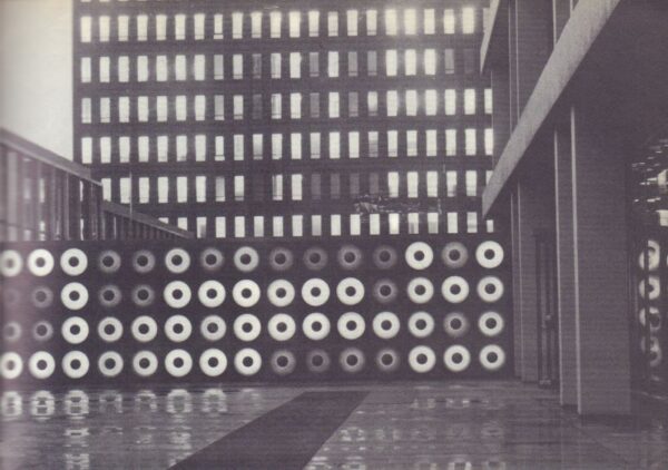 COLOMBO, Joe C., Charles EAMES, Fritz EICHLER, Vernon PANTON, and Roger TALLON.  Qu'est ce que le Design. - Image 4