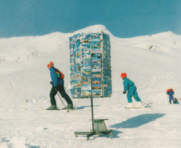 PARR, Martin and Simon WINCHESTER.  Small World: A Global Photographic Project. - Image 3
