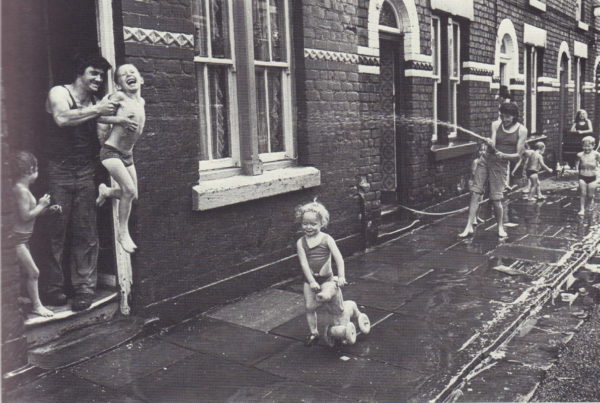 Exit Photography Group.  Survival Programmes in Britain's Inner Cities. - Image 2