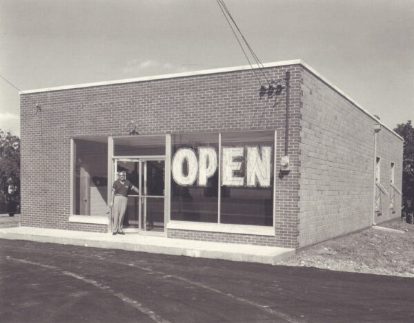 KEATON, Diane and Martin HEIFERMAN.  Bill Wood's Business. - Image 2