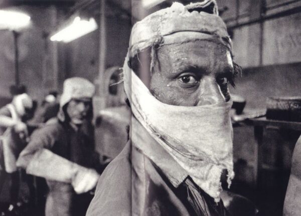 SALGADO, Sebastiao.  Workers: An Archaeology of the Industrial Age. - Image 8